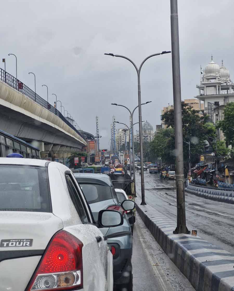 A picture taken on Jai Hind bridge during peak office hours