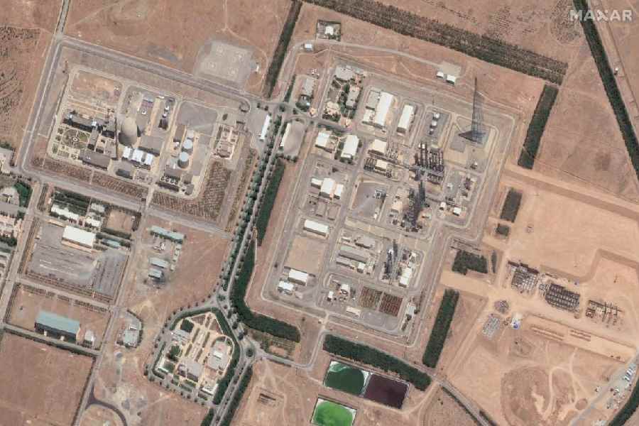 Isarel-Iran war | Tehran fires Sejjil missiles after Israel hits Arak