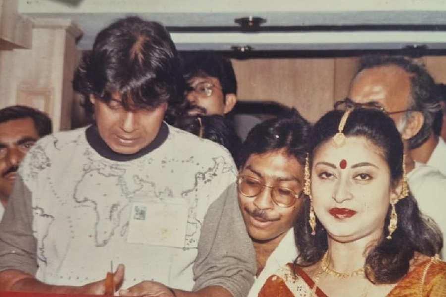 Mithun Chakraborty opens The Rose restaurant in Kankurgachhi on his birthday, June 16 in 1996