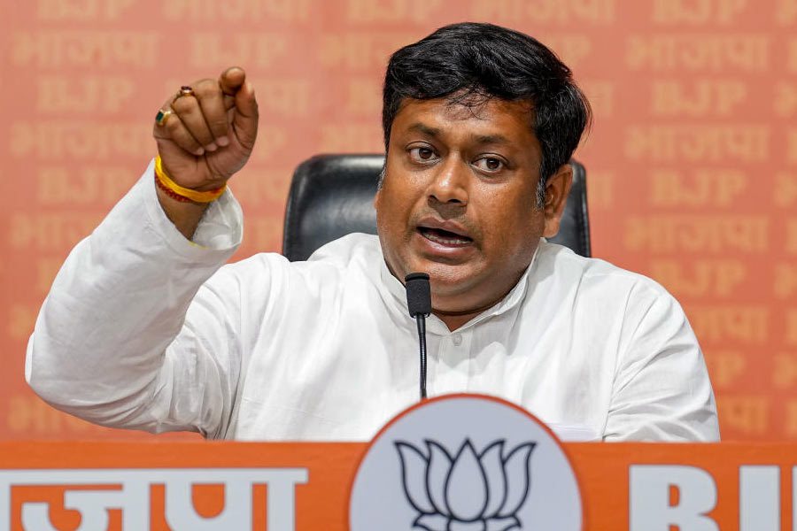 Supporters of Bangladesh Jamaat-e-Islami during the election campaign in Dhaka on January 22. (Reuters picture)