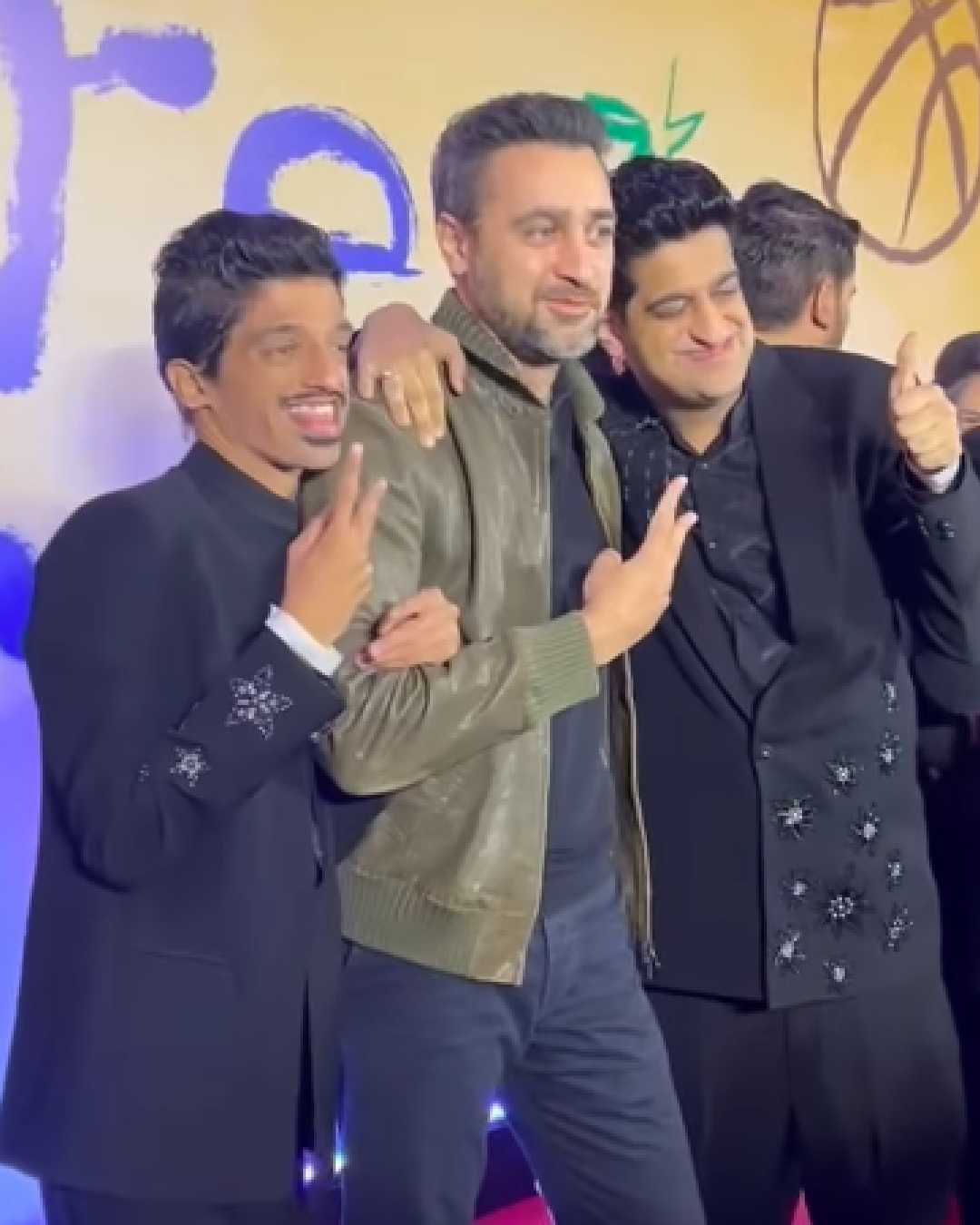 Aamir’s nephew, actor Imran Khan, looked dapper in a green jacket and black T-shirt as he posed with the actors of the film.  