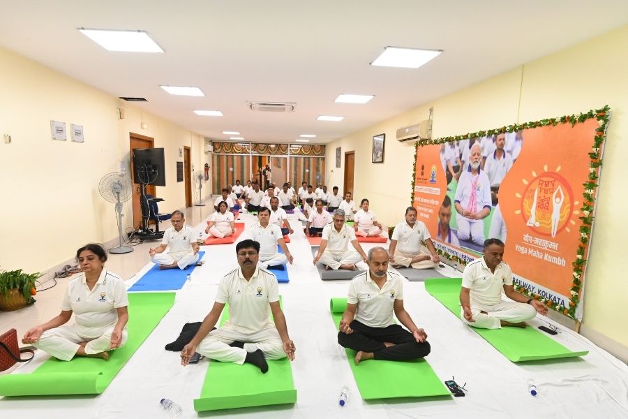 Kolkata’s Metro Railway observed the International Day of Yoga. P Uday Kumar Reddy, general manager, Metro Railway, all principal heads of departments, other senior officers and staff participated in a yoga session with rest of the country through a video link at Metro Rail Bhavan to mark the occasion