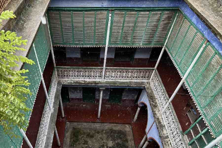 Bright colours and architectural patterns make for a memorable iPhone shot, like the one taken in an old house on Gouri Bari Lane in North Calcutta.