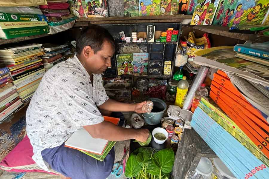 Pohan prepares a paan