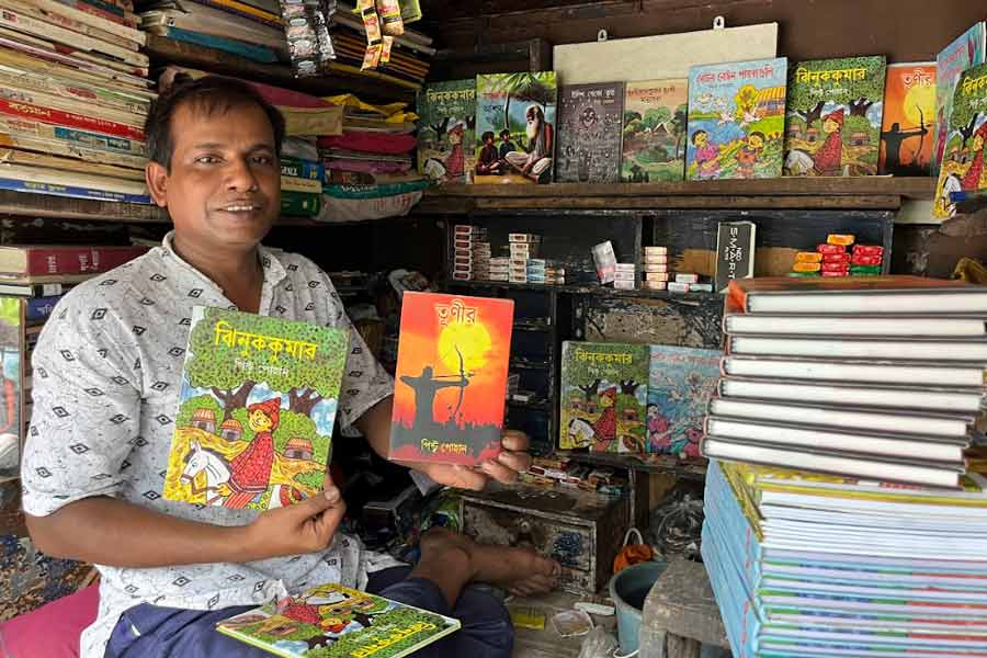 Pohan shows some of his books