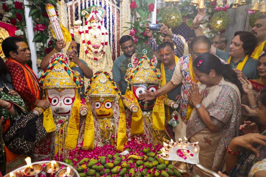 Rekha Gupta offers prayers during Rath Yatra carrying the idols of Lord Jagannath, Lord Balabhadra and Goddess Subhadra, at a temple at Kamla Nagar, in New Delhi