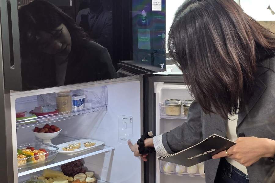 Bespoke AI Refrigerator is equipped with AI Vision Inside, which can recognise up to 37 fresh food items and up to 50 pre-saved processed food items.
