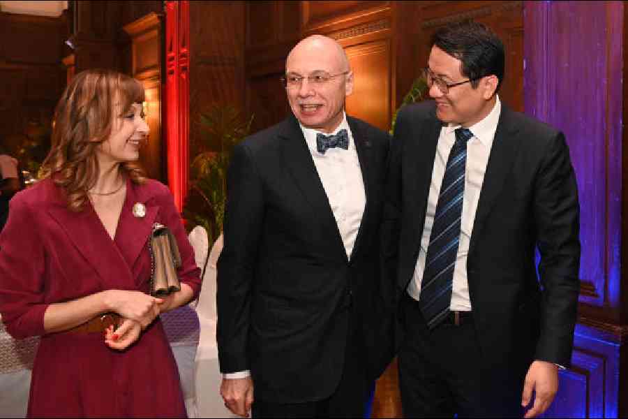Russian consul general Maxim Kozlov and his wife Natalia Gerasimova with Chinese consul general Xu Wei