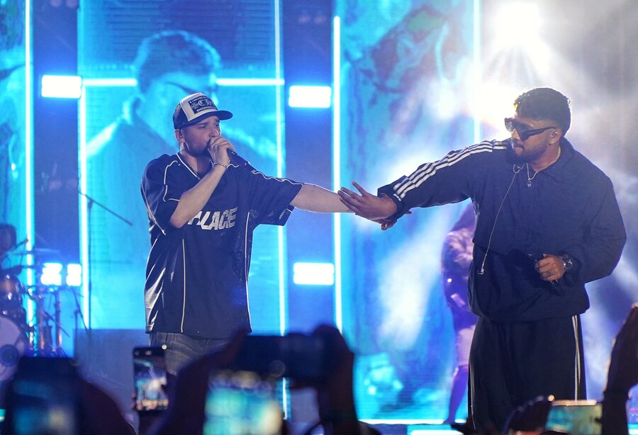 The on-stage performances at RuPay Zomaland by Zomato kept Kolkatans on their feet grooving to some upbeat music on Day 1 at Aquatica   