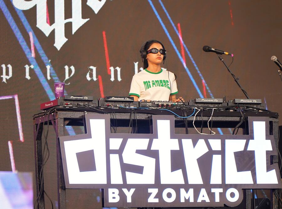 The on-stage performances began with an electrifying DJ session by DJ Priyanka