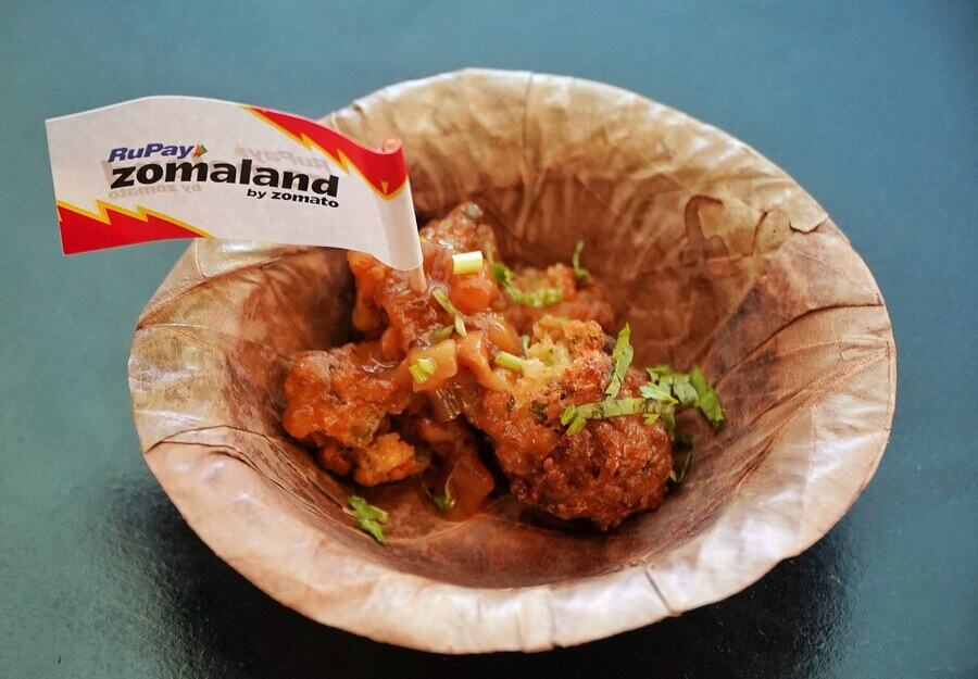 Sindhi-style Sanna Pakoda with Bengal’s shankalu and kasundi topped with a mixed fruit chutney