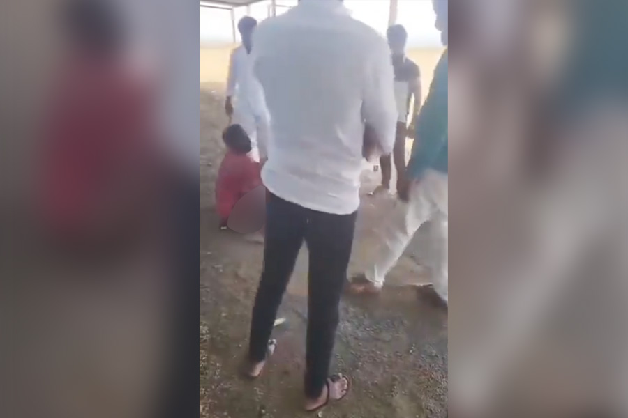 Maharashtra: Police register case against five after video shows them attacking man with cricket bat in Beed