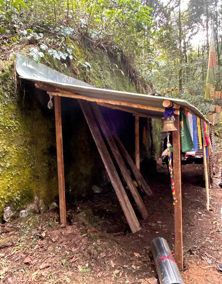 A small temple that worships a snake; a lore about a guardian white snake; a sliding stone door that has not been opened in years — standing in the jungle of Ravangla, on a cloudy, foggy morning, these legends are enough to give you the chills. Rong-Lui Drak temple — a lesser-known gem in Ravangla, is the perfect blend of history and mythology