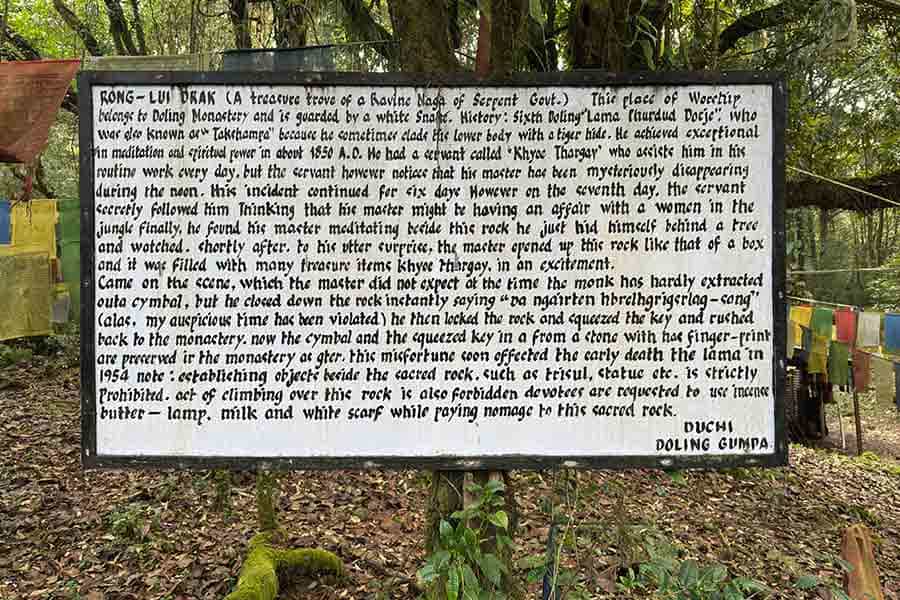 The information board in front of the temple gives a glimpse into the history and mythology associated with the place. Rong-Lui Drak, also known as ‘the treasure trove of Ravine Naga’, is a place of worship that is believed to be guarded by a ‘swet naag’ — a white snake