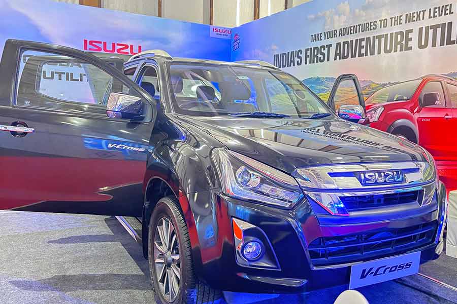 On March 7, the Bengal Auto Expo 2025 got underway at the Biswa Bangla Exhibition Centre in New Town. The first-of-its-kind auto expo in Kolkata is on till March 9 with several brands bringing their flashiest set of wheels – including the (above) Isuzu V-Cross 2025, which is touted as India’s first Adventure Utility Vehicle