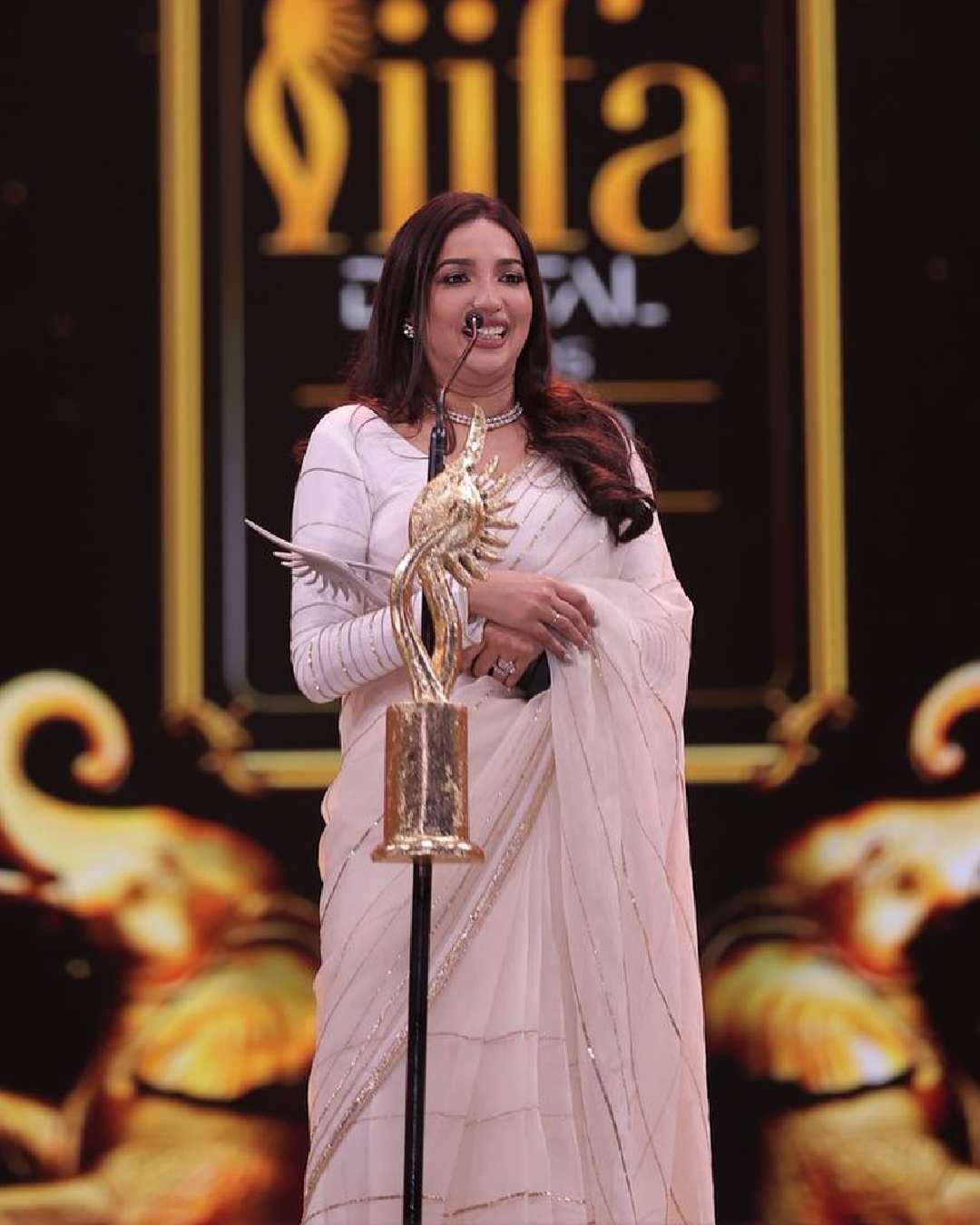 Writer-producer Kanika Dhillon, who won Best Story (Original) for Do Patti at IIFA 2025, dazzled in a white sari adorned with sequined details.