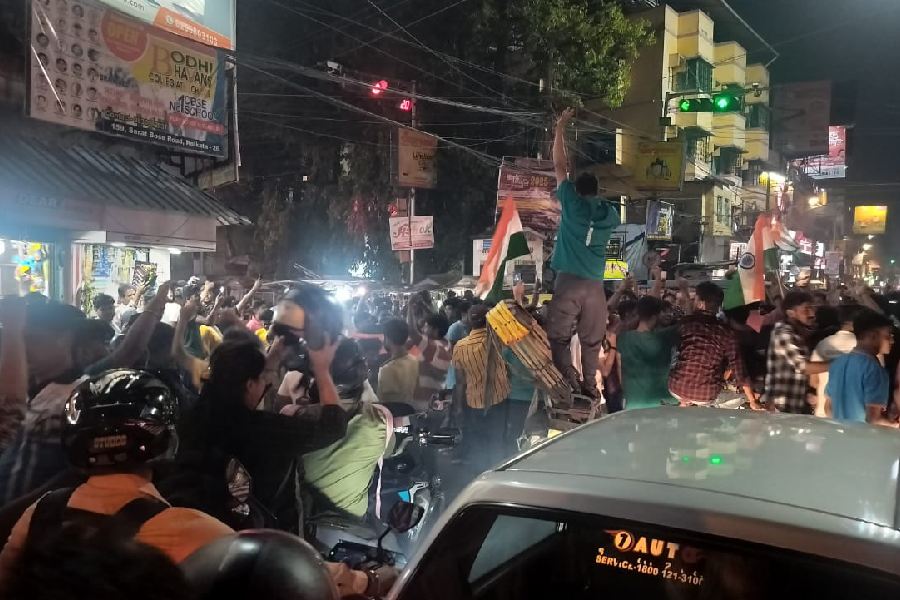 Fans of Team India clog streets of Baghajatin more in Calcutta. The celebrations led to a traffic snarl with cars and bikes being stuck for over ten minutes.   