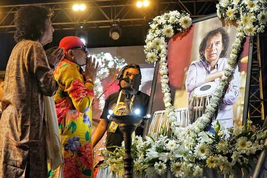 On March 9, Nazrul Manch saw drummers and percussionists gather in their numbers for the Kolkata International Drum Festival, with My Kolkata as the Digital Media Partner. Organised by Eventmas and Make Calcutta Relevant again, the Drum Festival paid tribute to the legendary tabla player Zakir Hussain