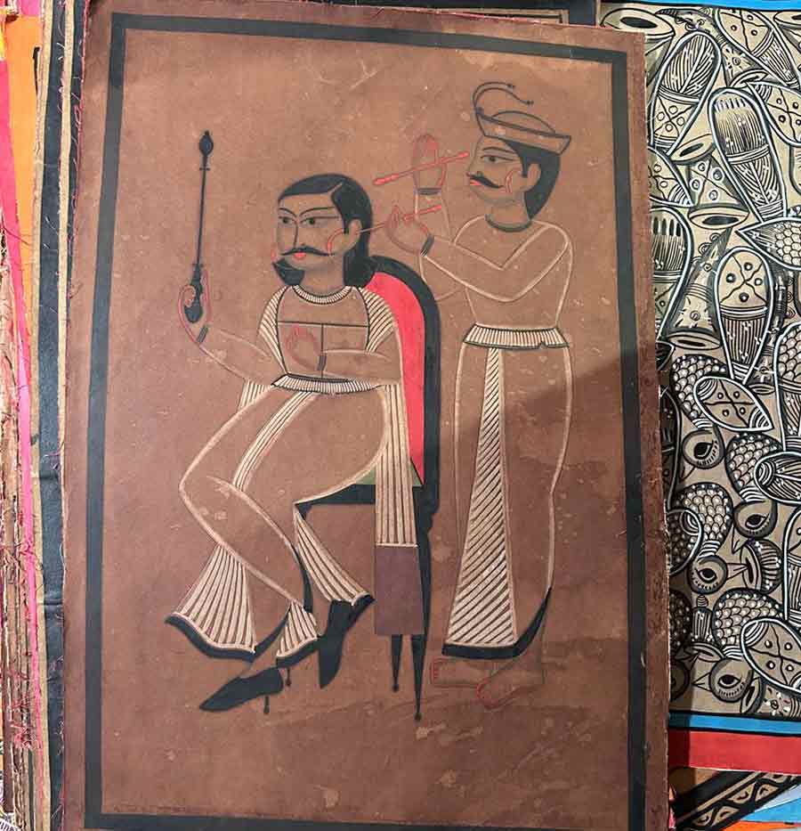 The ‘patachitras’ bring to life various scenes from Indian scriptures and mythology like Durga and Shiva, to the epics like the Mahabharata and the Ramayana. The artists also paint the Kalighat ‘patachitras’ or ‘Babu Bibi patachitras’