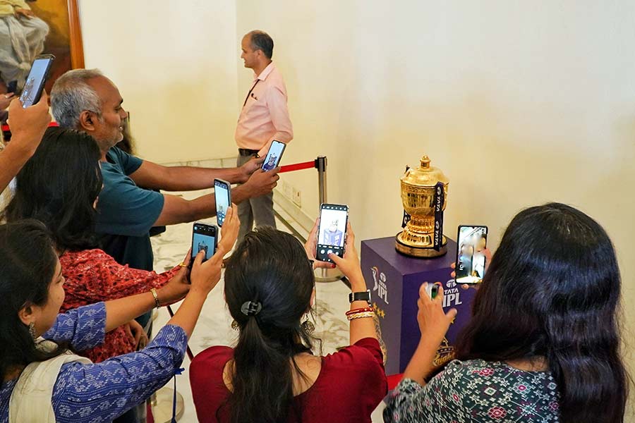 Purple and gold – the colours of the three-time champions – were also the colours of the Ambassador, with the seats decked up in purple-and-gold seat covers and cushions with ‘Ami KKR’ written on it. The cab driver was decked in a KKR kit for good measure