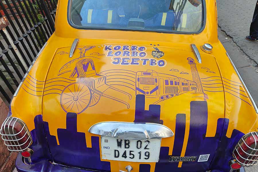 The trunk of the car featured the KKR team anthem, Korbo Lorbo Jeetbo, echoing the emotions of the entire city as they bring out their purple kits to cheer on the Knight army once more