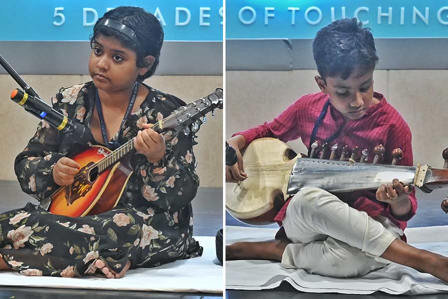 The students of Garden High School entertained the audience with a series of solo musical and instrumental pieces on the sarod and mandolin