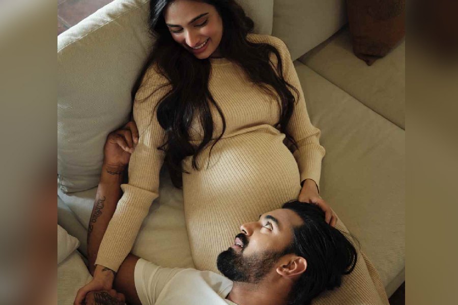 Parents-to-be Athiya Shetty and KL Rahul share photos from maternity shoot