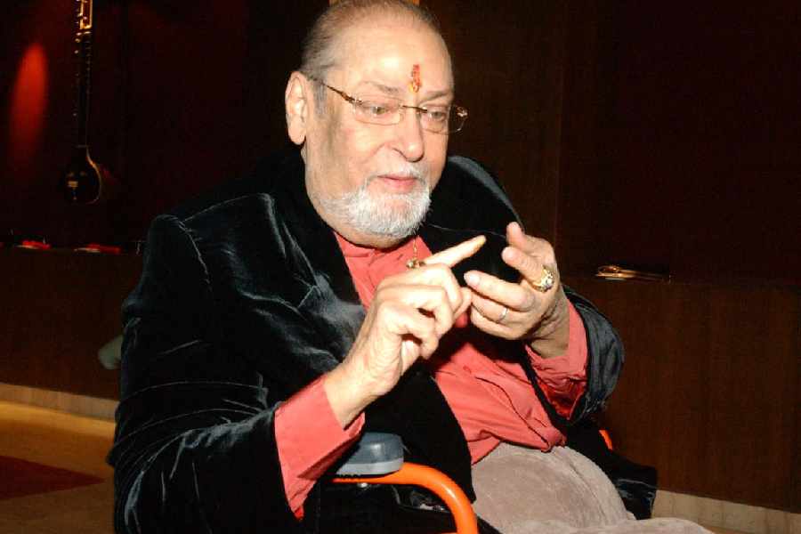 Shammi Kapoor encouraged Indians to browse the Internet in the 1990s.