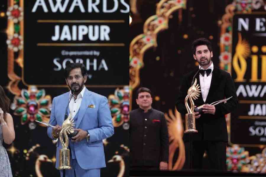 Ravi Kishan with his best Supporting Actor (Male) award for Laapataa Ladies. "Log yahan chalke aate hain, main rengte huye aaya hoon," is how the veteran actor summed up his journey. Lakshya with his Best Debut (Male) award for Kill