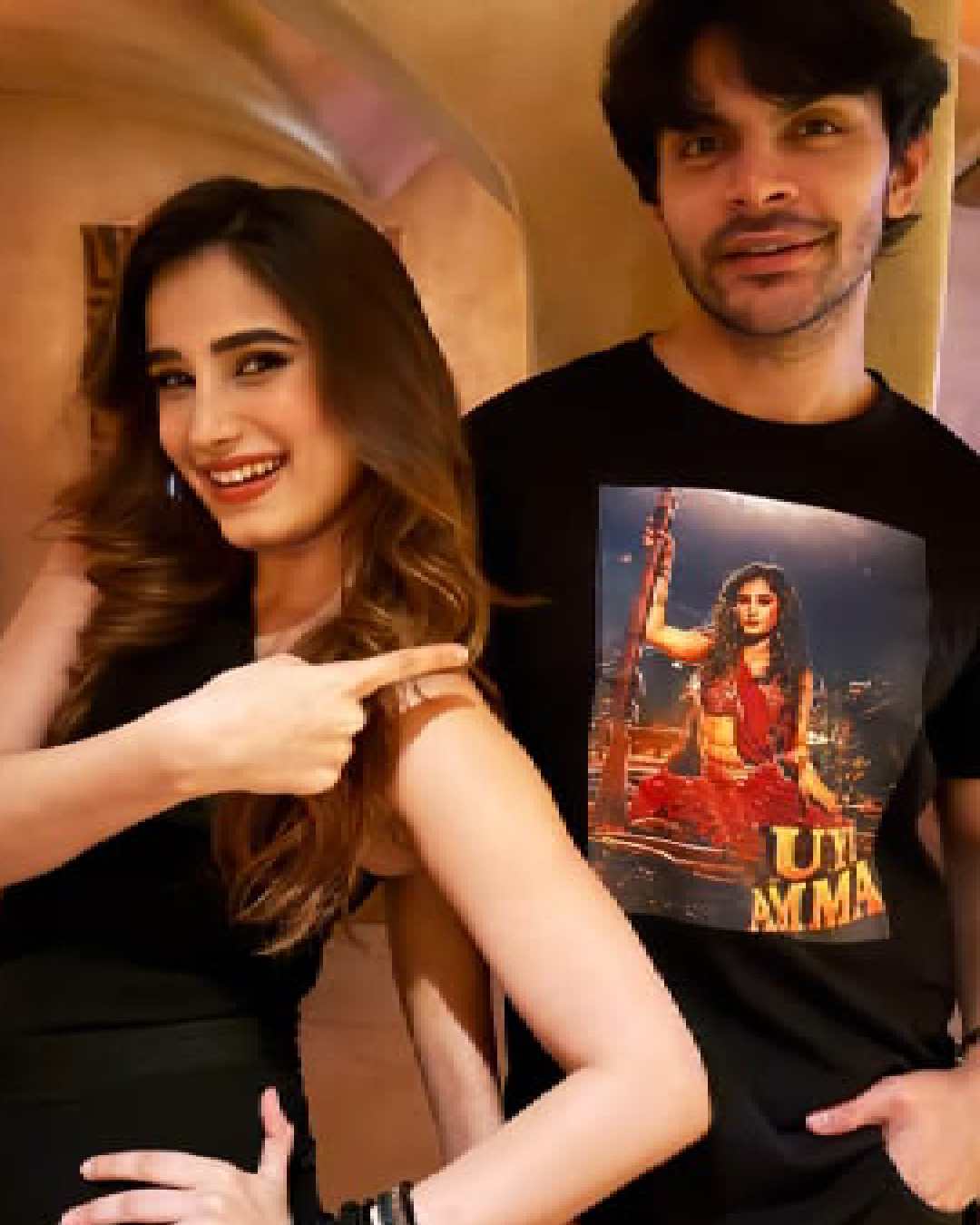 Akshay Kumar’s Sky Force co-star Veer Pahariya also attended the party. He looked dapper in a black T-shirt carrying a still from Rasha’s hit dance number Uyi Amma.  