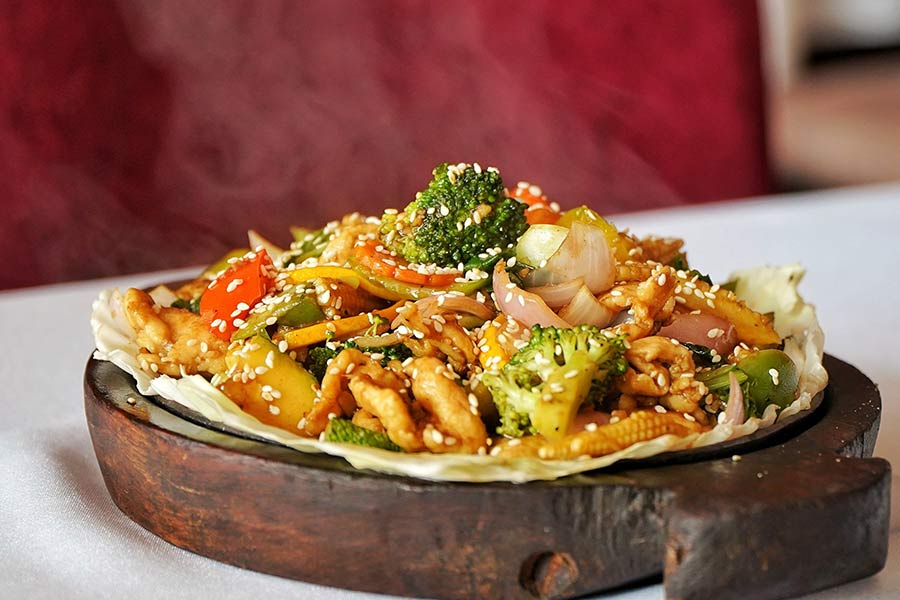 Up next was the Sizzling Ginger Chicken. Again, It was made with sliced chicken with no flour coating. There was a balanced portion of chicken and veggies like broccoli, pak choy, onions and peppers sprinkled with sesame seeds