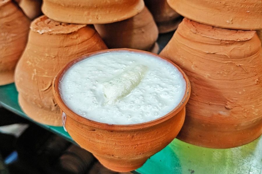 A matka of thick lassi is not only refreshing, but quite filling. It also helps to cool down your system. And yoghurt is also good for gut health