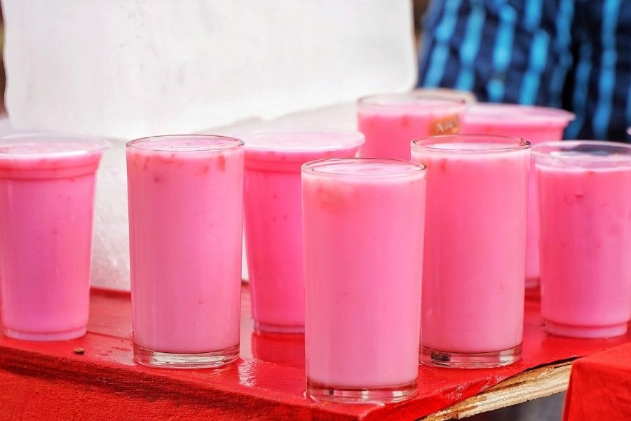 It’s Ramzan month, and one drink you should definitely try is the Mohabbat ka Sherbet. The name of this pink drink literally means ‘the sherbet of love’. Made with watermelon juice, milk and rose syrup, this feels heavenly on a hot summer’s day