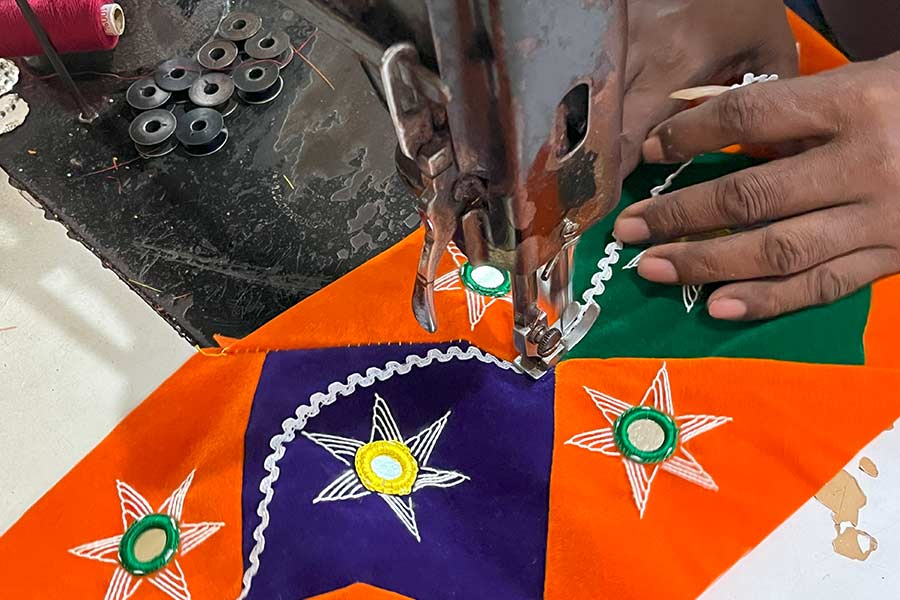 The shops at Pipili are open seven days a week from 8am to 9pm. Pipili is about 20km away from Bhubaneswar airport and 38km from Puri railway station. You can stop by while travelling to or from Puri by road