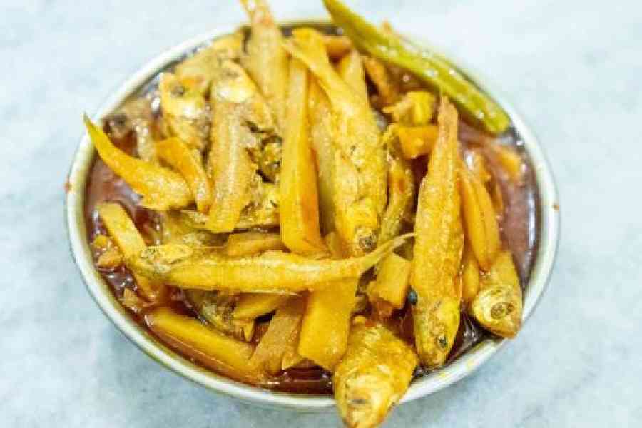 The Mourola Maacher Chochchori at Swadhin Bharat Hindu Hotel is quite the unique dish