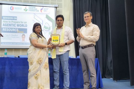 The session began with a warm felicitation of Mr Chaudhuri by Professor (Dr) Dhrubasish Sarkar  alongside Professor (Dr) Tripti Guin Biswas.