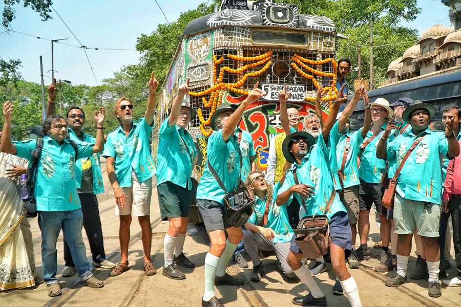 In 1996, a group of tram enthusiasts and environmentalists from Melbourne and Kolkata started the Tram Jatra to celebrate the trams of the two cities