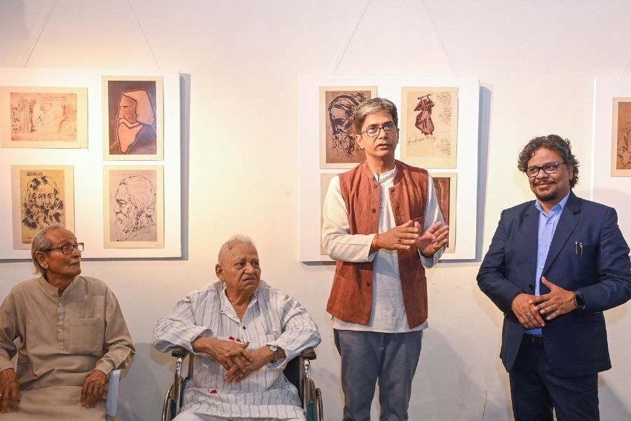 The chief guest was Sanjeev Kishore Gautam, director general, National Gallery of Modern Art, who highlighted Baij’s revolutionary artistic vision. Rittika Chanda Parruck, MBE, director of education at the British Council, New Delhi, was the guest of honour. Sahitya Akademi award winner, Prayag Shukla, eminent Hindi poet, author and art critic, was also present at the occasion