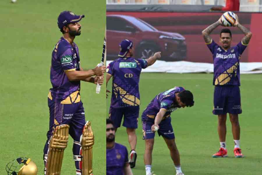Kolkata Knight Riders’ captain Ajinkya Rahane and (picture right) Sunil Narine during training with teammates at the Eden on Saturday. Pictures by Sanat Kumar Sinha