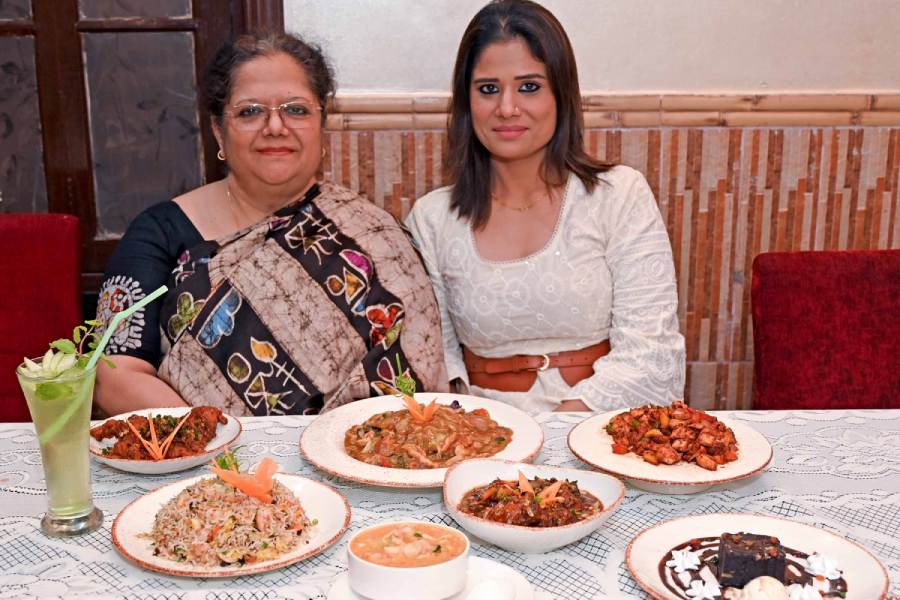 Payel with mother Ratna Bose