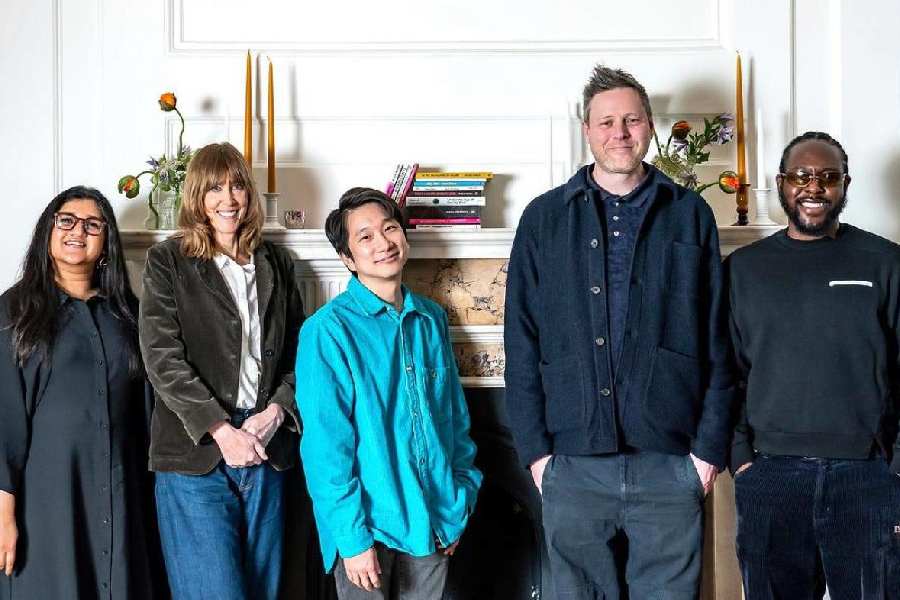 (L-R) The 2025 judges: Sana Goyal, Beth Orton, year Anton Hur, Max Porter and Caleb Femi