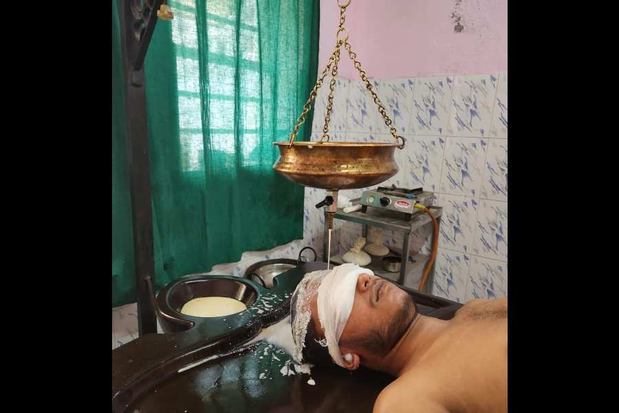A patient receives shirodhara treatment