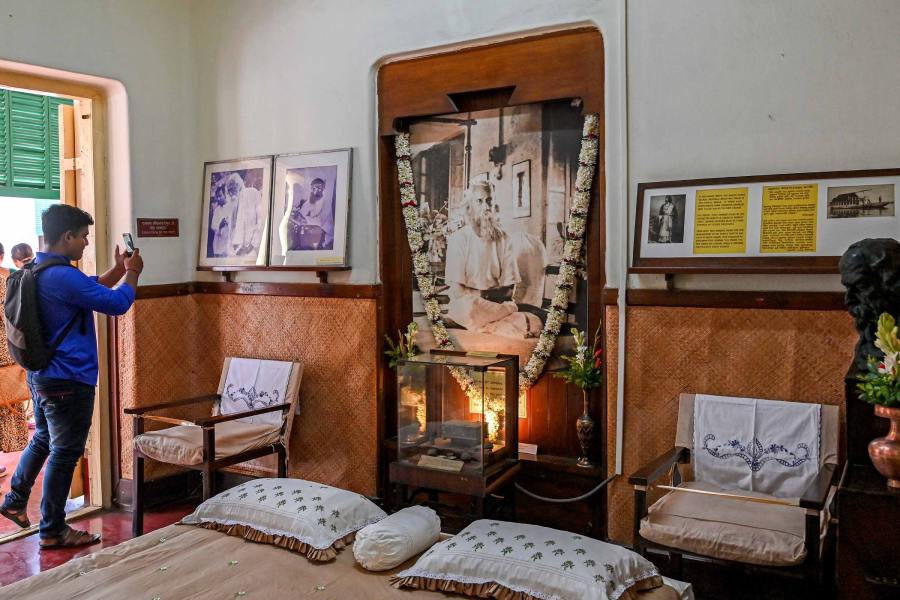 Above and below, selfies with Gurudev 