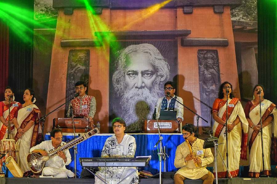 Nava Nalanda celebrated Rabindra Jayanti at Nazrul Mancha, where students performed Rabindrasangeet, dance and poetry recitals and other cultural programmes  