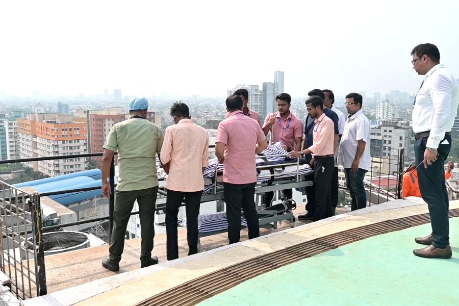 Desun Hospital, India’s only hospital with an operational rooftop helipad, conducted a comprehensive drill to evaluate its emergency preparedness and ability to manage critical patient scenario