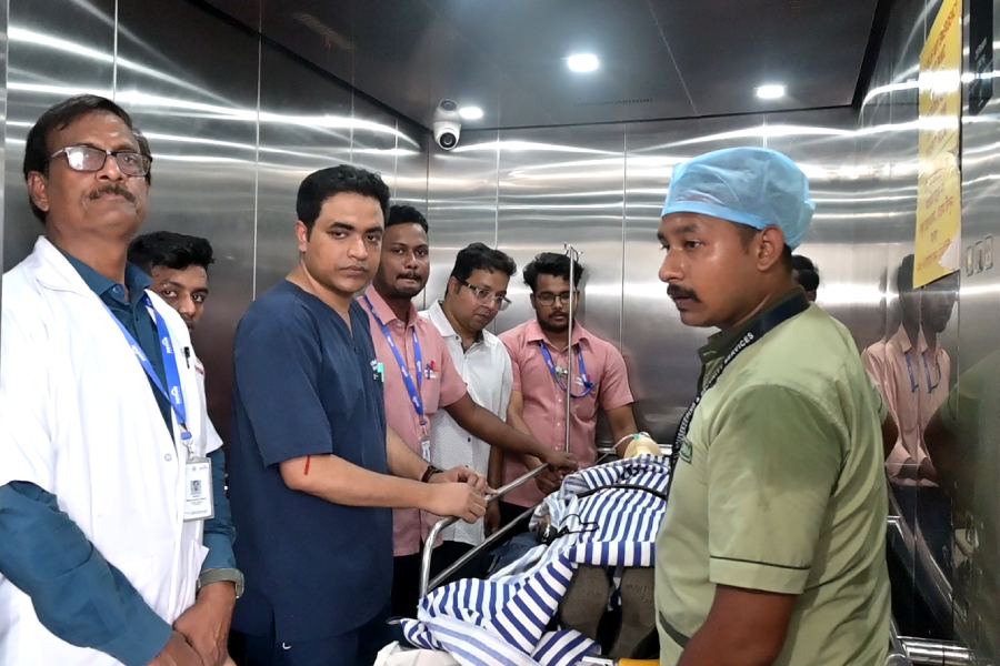 The drills were conducted under the guidance and leadership of Sujoy Ranjan Deb, medical director, Manjeet Kaur, HoD, emergency medical services, and Mridul Das, HoD, security and fire safety. ‘This mock drill reflects our commitment to delivering the highest standard of care in emergency situations,’ said Sajal Dutta, chairman and managing director of Desun Hospitals Group
