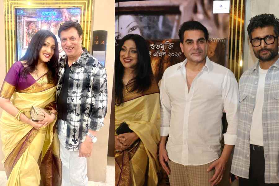 Rituparna Sengupta and Indraneil Sengupta with Arbaaz Khan and Madhur Bhandarkar at the Mumbai screening