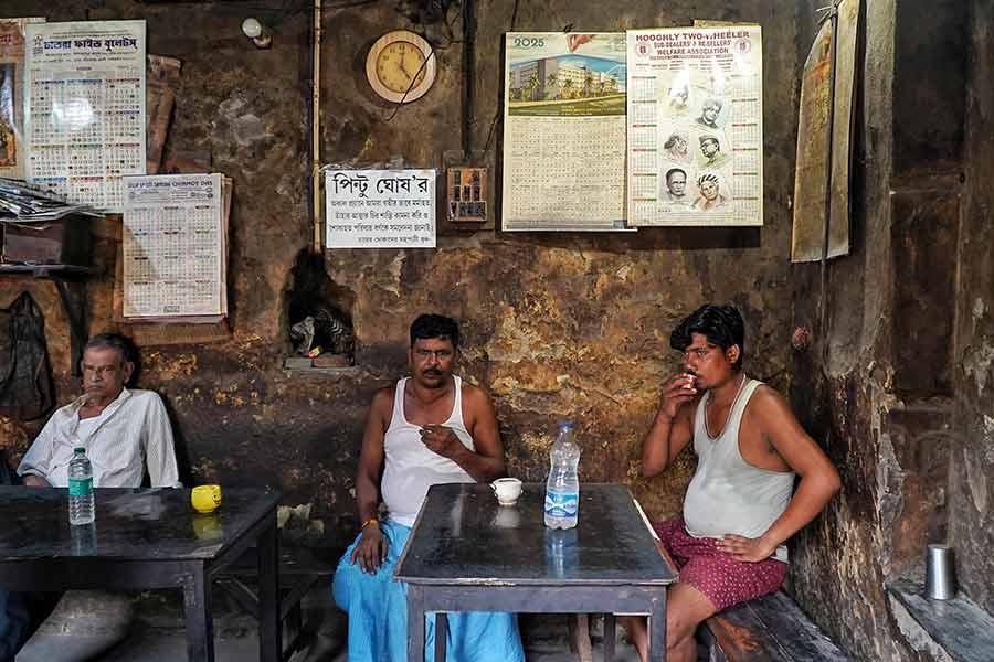 The class divisions visible elsewhere in Indian society seems remarkably absent here