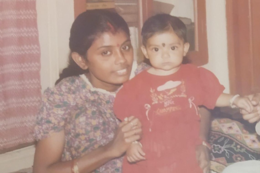 A toddler Meghna with her mother Mousumi Ghosh