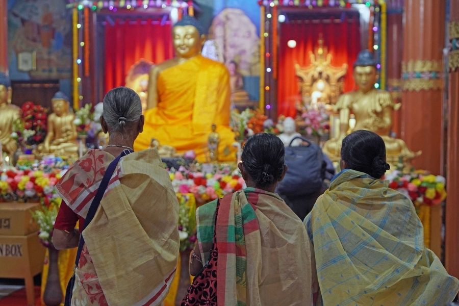 Devotees pay their respects